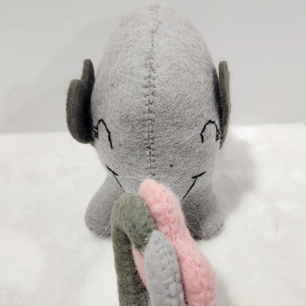 Handmade Wool Embroidered Gray Couple Elephants Entwined Heart Trunks New